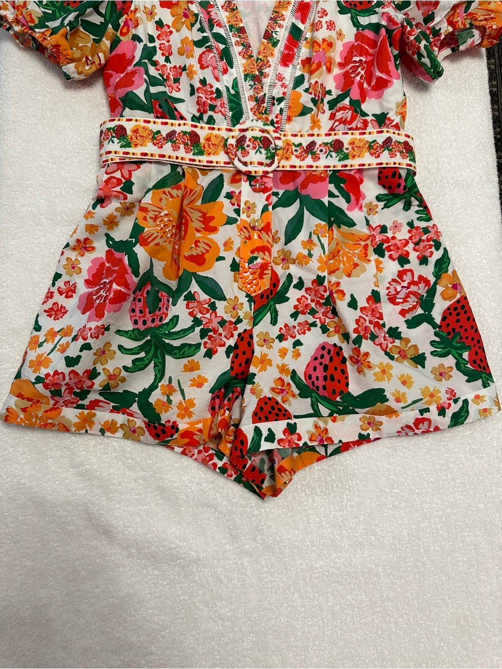 FARM Rio Flowerful Sketch Floral V-Neck Romper with Strawberry White Women Med - Picture 6 of 15